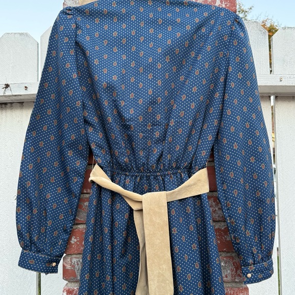Vintage 70a Leslie Fay Navy Patterned Dress with Beige Belt - Picture 6 of 8